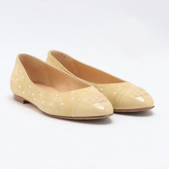 CHANEL Ballerinas CC Cap Toe Ballet Flats in Nude Beige Yellow Suede 34.5 / 4.5 - Picture 1 of 9